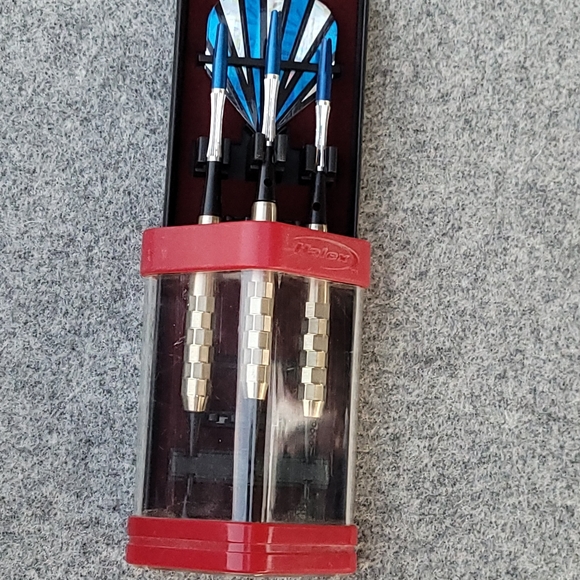 Halex Metal Tops Darts Set - Picture 5 of 7